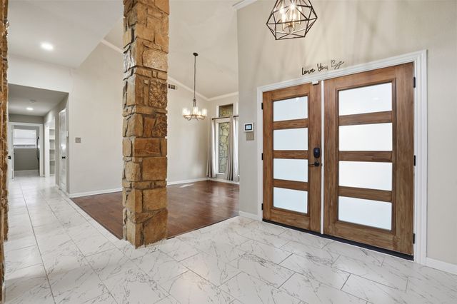 704 Timberview Court N, Fort Worth, TX 76112