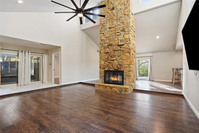 704 Timberview Court N, Fort Worth, TX 76112