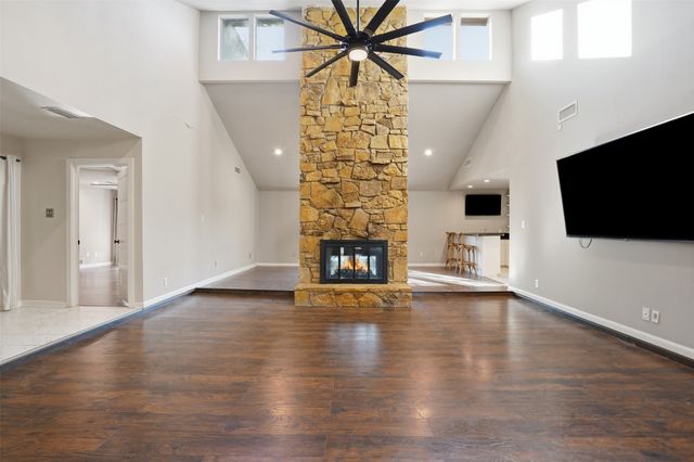 704 Timberview Court N, Fort Worth, TX 76112