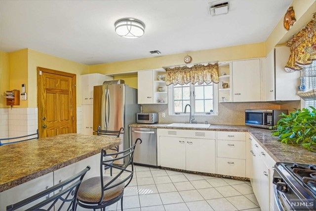 7-02 Morlot Avenue, Fair Lawn, NJ 07410