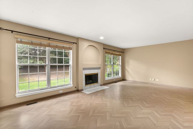 620 N CHARTER HALL Drive, Palatine, IL 60067