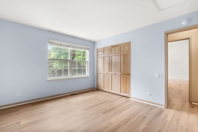 620 N CHARTER HALL Drive, Palatine, IL 60067