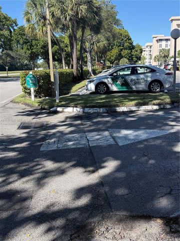 2851 S Palm Aire Dr 506, Pompano Beach, FL 33069