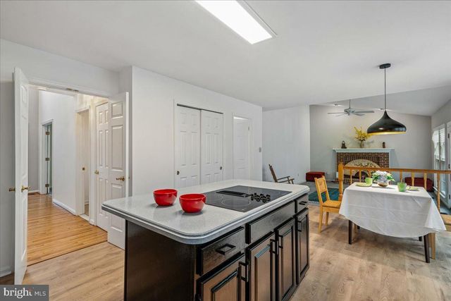 8010 CRADDOCK RD, Greenbelt, MD 20770