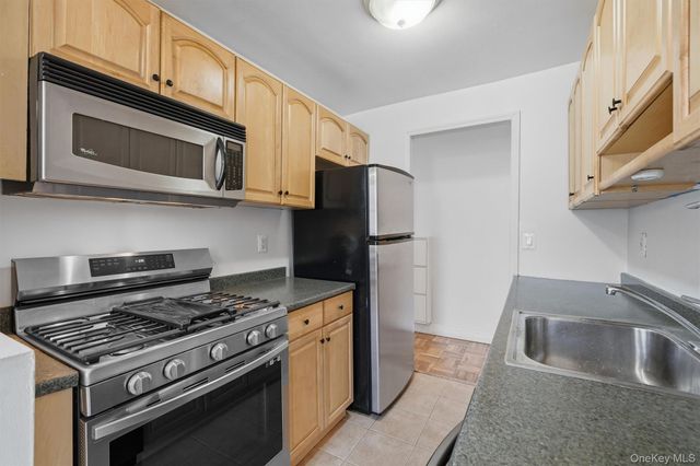 505 Central Avenue 618, White Plains, NY 10606