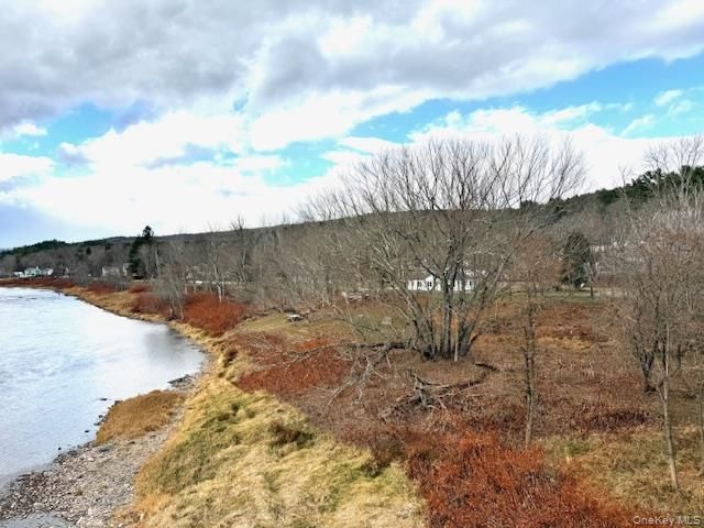 8 River Road, Barryville, NY 12719