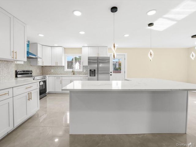 9 Honeysuckle, Kings Park, NY 11754