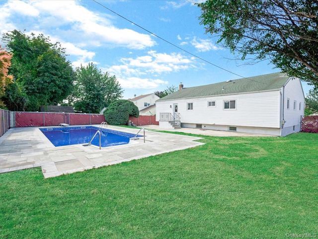 9 Honeysuckle, Kings Park, NY 11754