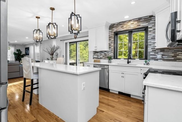 30 Johnson St, Peabody, MA 01960