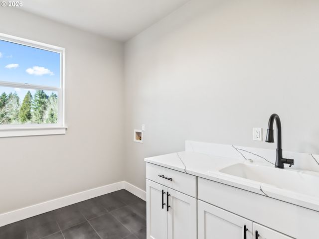 2006 E BADGER Way 2, La Center, WA 98629