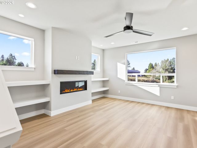 2006 E BADGER Way 2, La Center, WA 98629