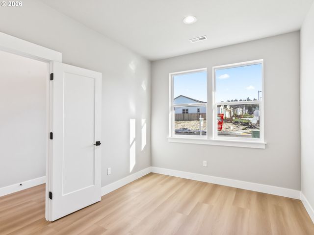 2006 E BADGER Way 2, La Center, WA 98629