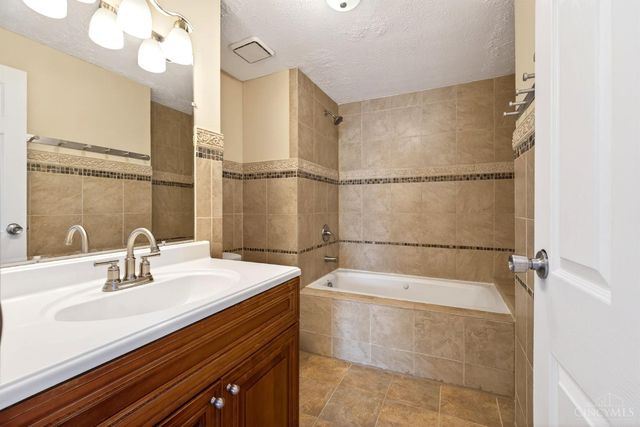 6978 Fallen Oaks Drive, Deerfield Twp., OH 45040