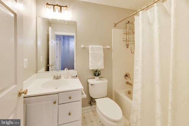 8026 KIDWELL TOWN CT, Vienna, VA 22182