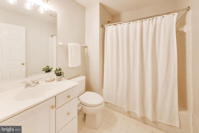 8026 KIDWELL TOWN CT, Vienna, VA 22182