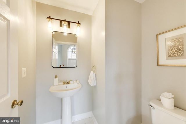 8026 KIDWELL TOWN CT, Vienna, VA 22182