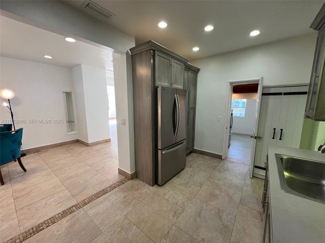 4575 Post Ave, Miami Beach, FL 33140