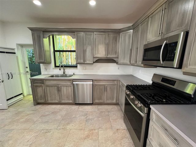 4575 Post Ave, Miami Beach, FL 33140