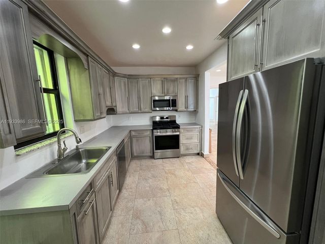 4575 Post Ave, Miami Beach, FL 33140