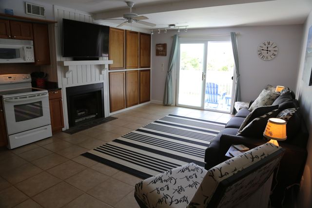 248 Driftwood Lane, Edisto Island, SC 29438