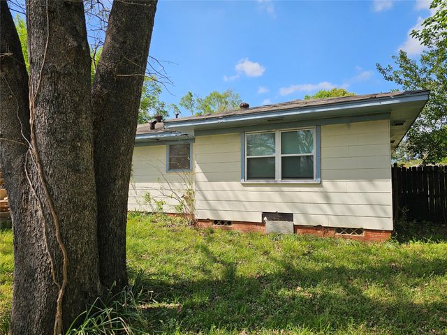 216 Westwood Road, Palestine, TX 75803