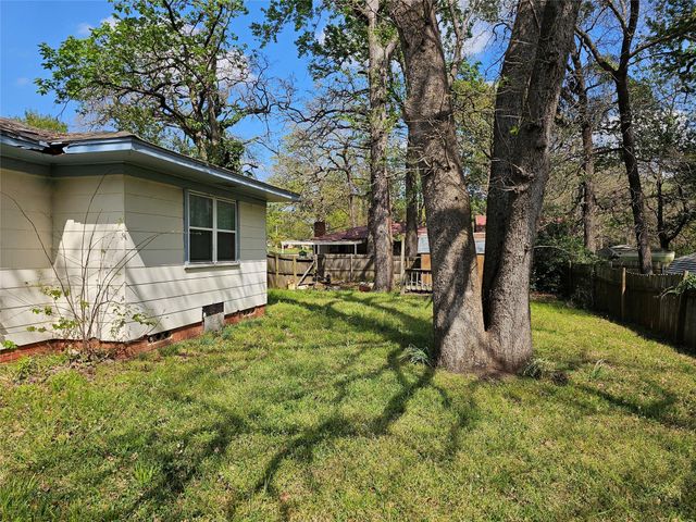 216 Westwood Road, Palestine, TX 75803