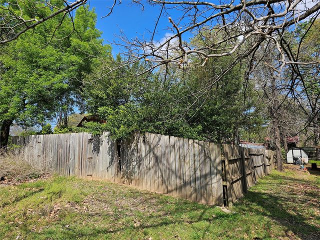 216 Westwood Road, Palestine, TX 75803