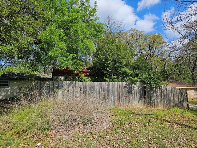 216 Westwood Road, Palestine, TX 75803