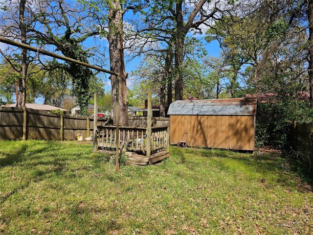 216 Westwood Road, Palestine, TX 75803