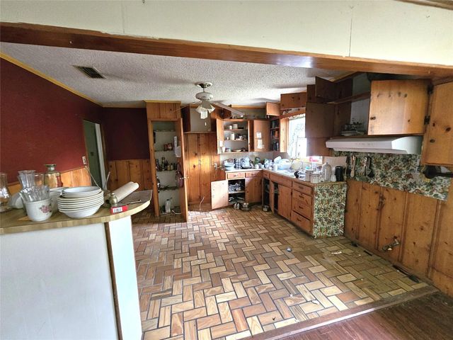 216 Westwood Road, Palestine, TX 75803