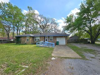216 Westwood Road, Palestine, TX 75803