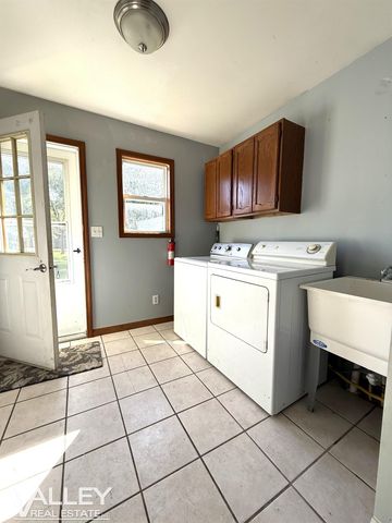 595 S River Road, Saginaw, MI 48609
