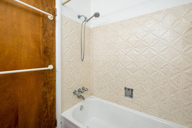 1213 Island Drive 101, Ann Arbor, MI 48105