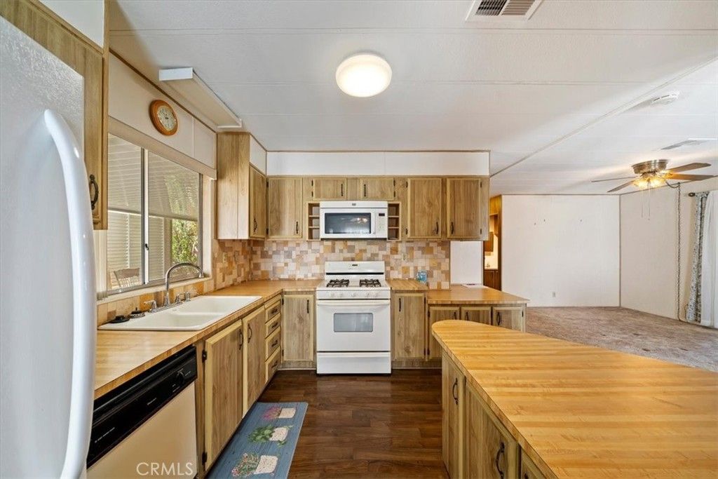 Image 12 of property listing at 7501 Palm, Yucca Valley, CA 92284