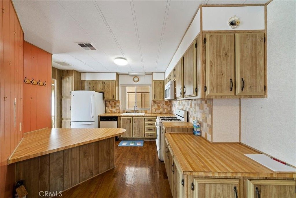 Image 13 of property listing at 7501 Palm, Yucca Valley, CA 92284