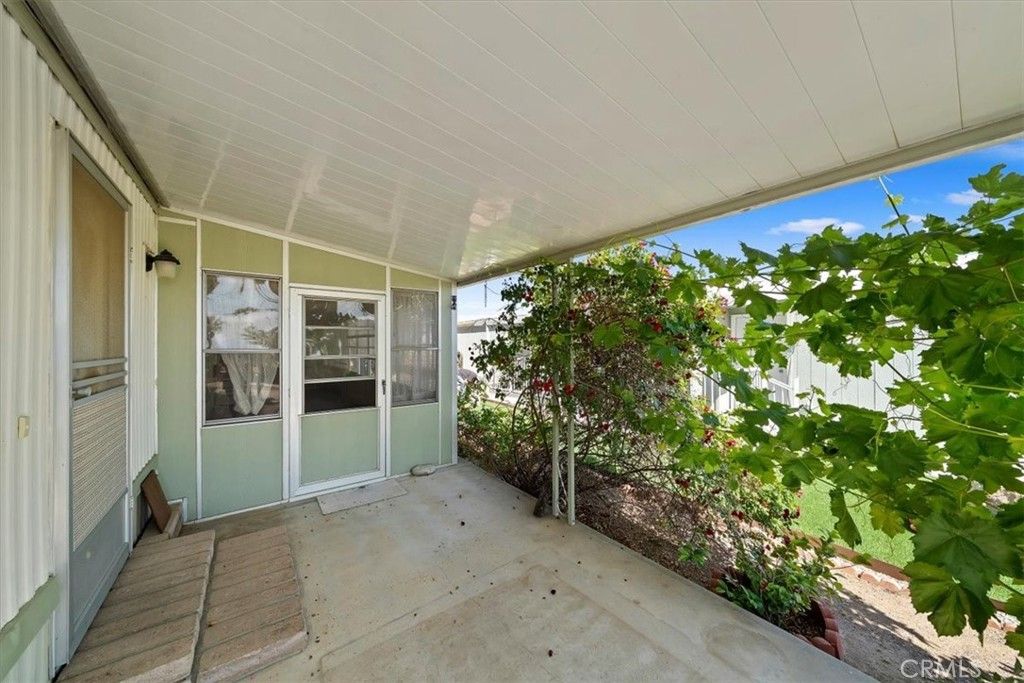 Image 8 of property listing at 7501 Palm, Yucca Valley, CA 92284