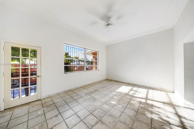 297 Eucalyptus Dr, Hialeah, FL 33010