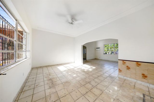 297 Eucalyptus Dr, Hialeah, FL 33010