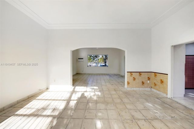 297 Eucalyptus Dr, Hialeah, FL 33010