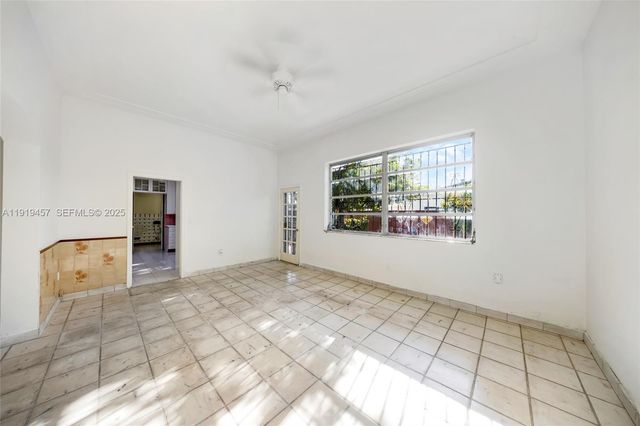 297 Eucalyptus Dr, Hialeah, FL 33010