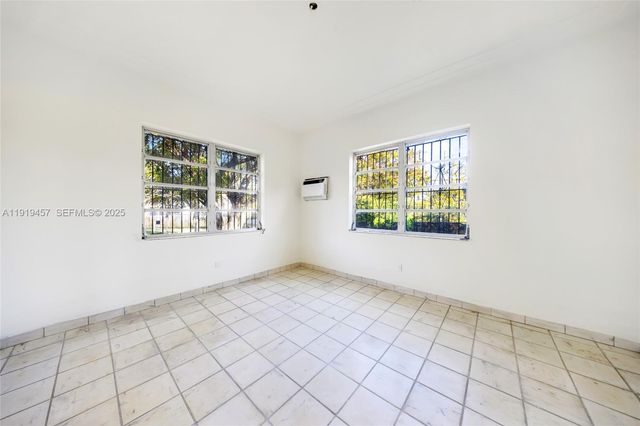 297 Eucalyptus Dr, Hialeah, FL 33010