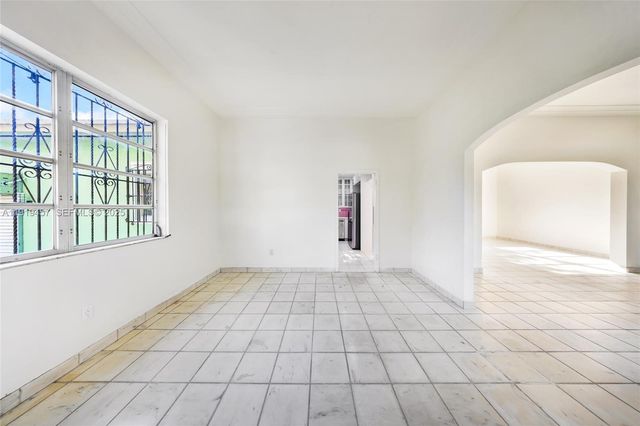 297 Eucalyptus Dr, Hialeah, FL 33010