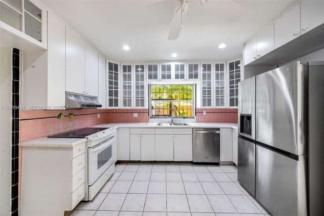 297 Eucalyptus Dr, Hialeah, FL 33010