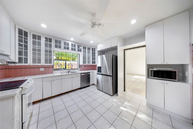 297 Eucalyptus Dr, Hialeah, FL 33010