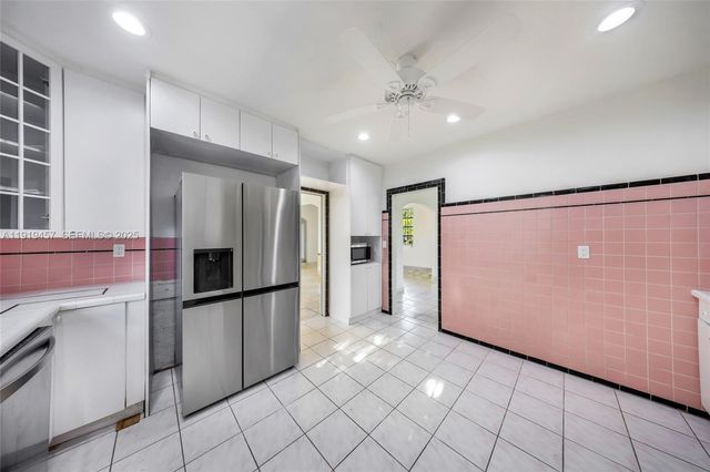 297 Eucalyptus Dr, Hialeah, FL 33010