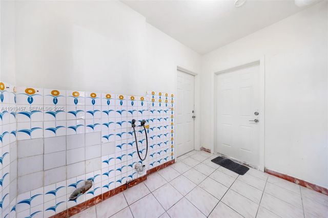 297 Eucalyptus Dr, Hialeah, FL 33010