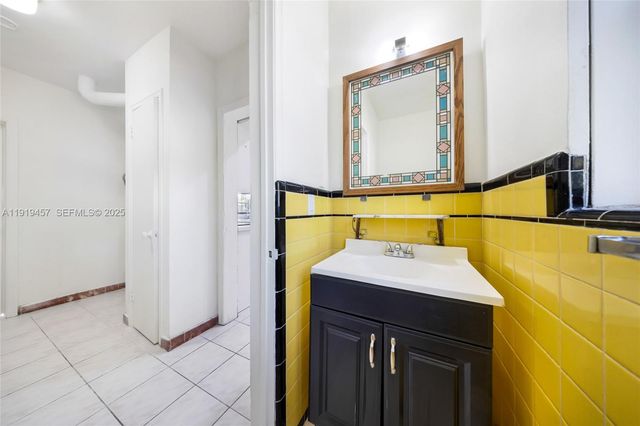 297 Eucalyptus Dr, Hialeah, FL 33010