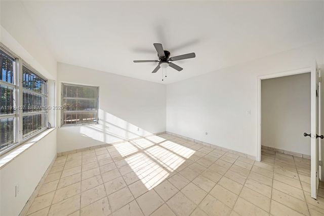 297 Eucalyptus Dr, Hialeah, FL 33010