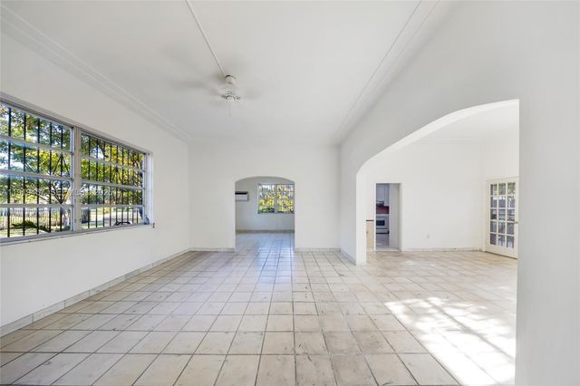 297 Eucalyptus Dr, Hialeah, FL 33010