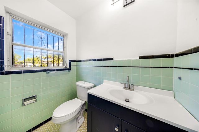 297 Eucalyptus Dr, Hialeah, FL 33010